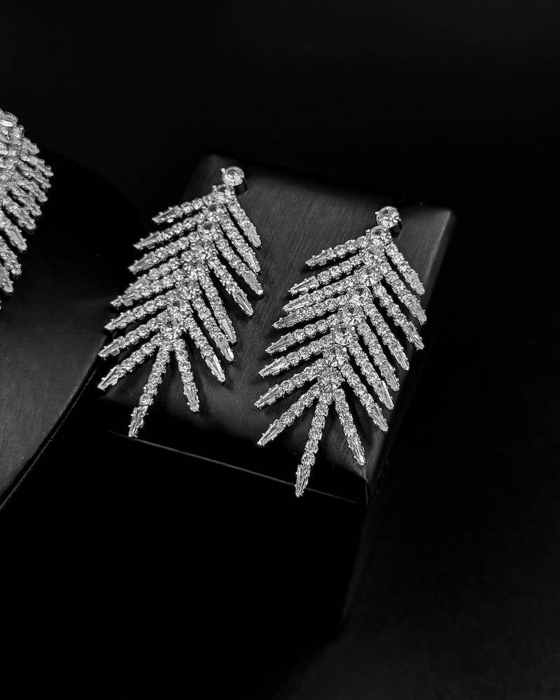 Delicate leaf design accessory set studded with stones