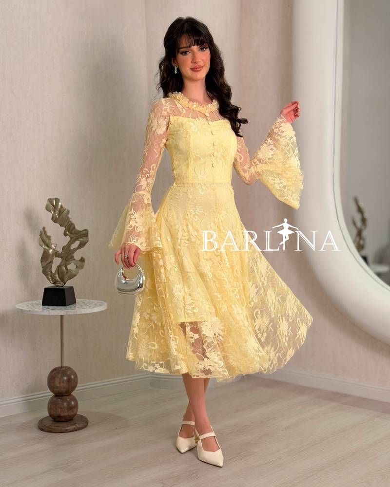 Elegant wide-cut lace midi dress