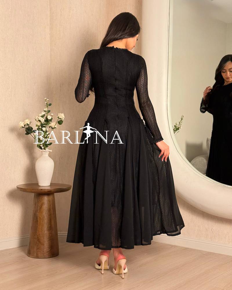 Long-sleeved dress with a wide flared cut