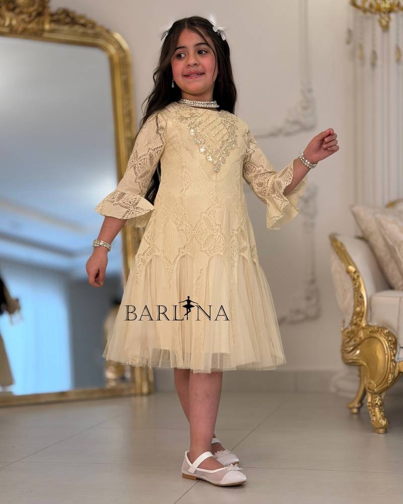 Girls' dress with lace and embroidery on the chest