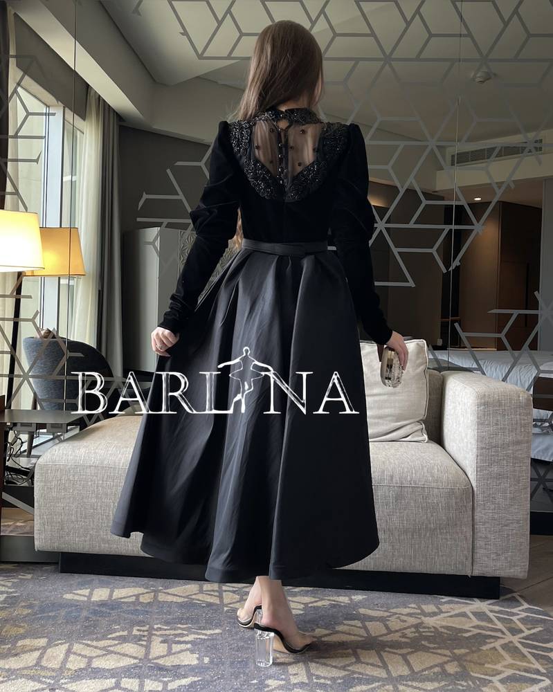 Black velvet dress with lobes