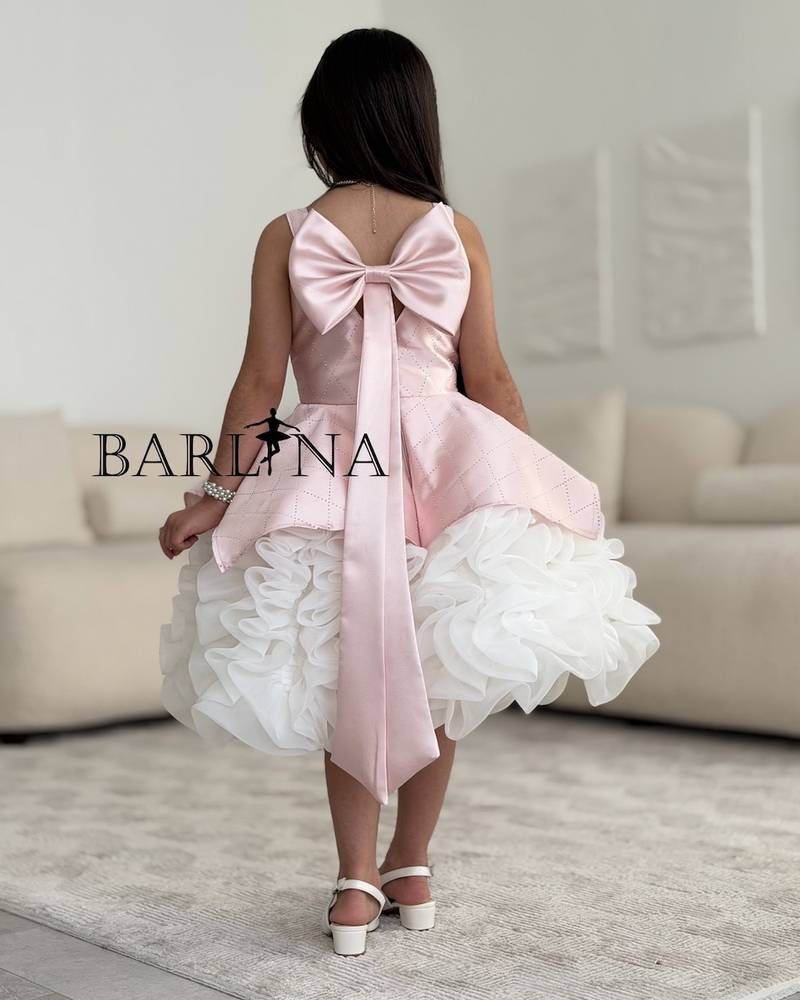 Girls' pink dress with a white fluffy finish
