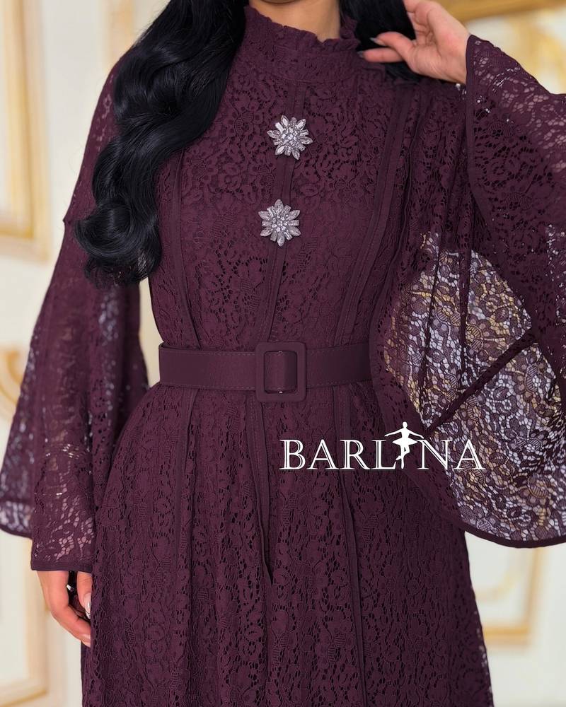 Lace dress with wide sleeves