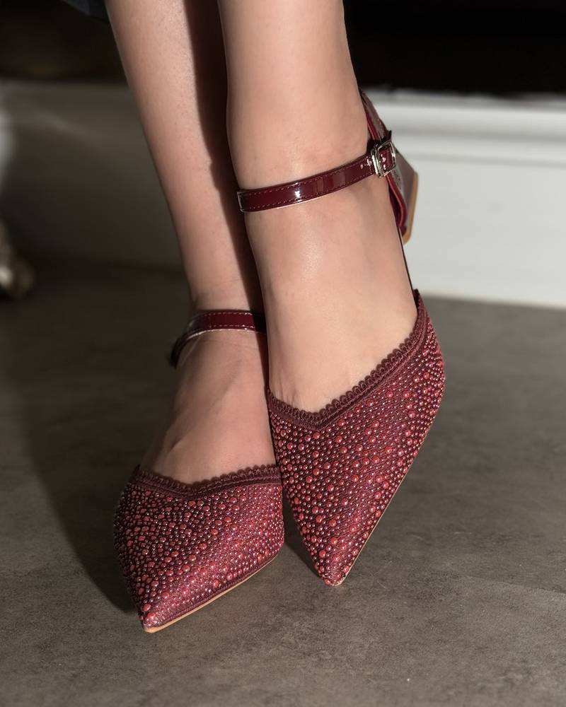 Women's wide heel studded with pearls