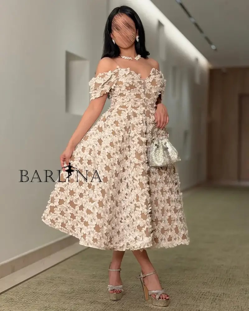 Midi dress adorned with 3D roses