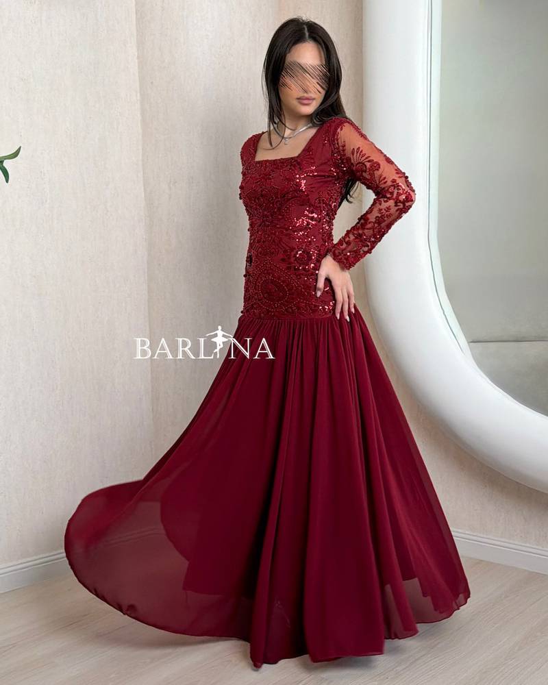 Elegant burgundy dress with pleats and sequin embroidery