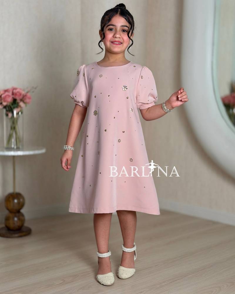 Pink girls' dress with a simple and elegant design