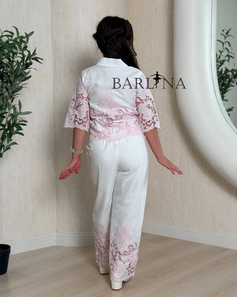 Girls' set with openwork lace details