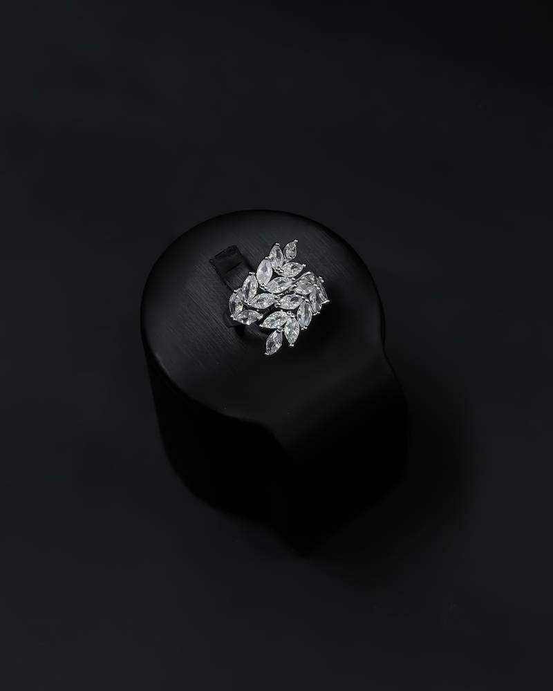 Bracelet and ring in the shape of intertwined leaves