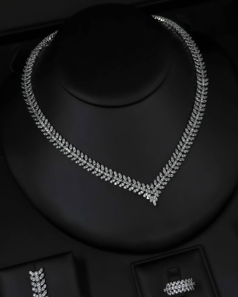 Luxury accessory set with a studded leaf design