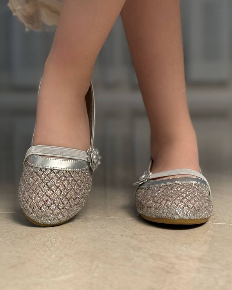 Girls' ballerina shoes with a shiny mesh design