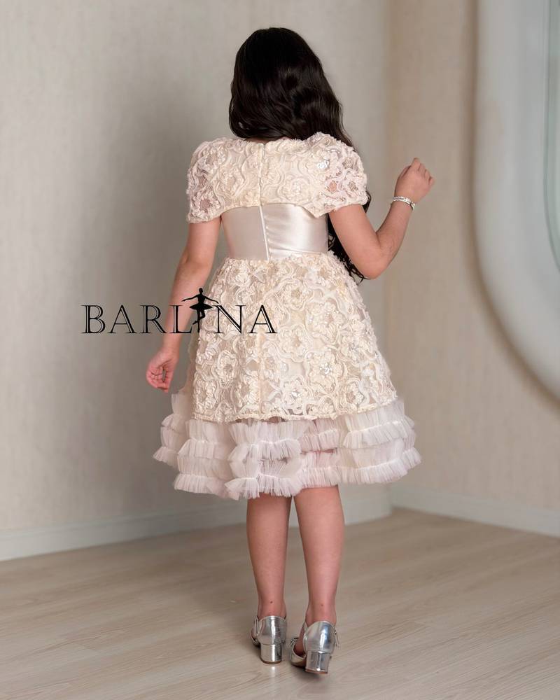 Off-white girls' dress with lace details