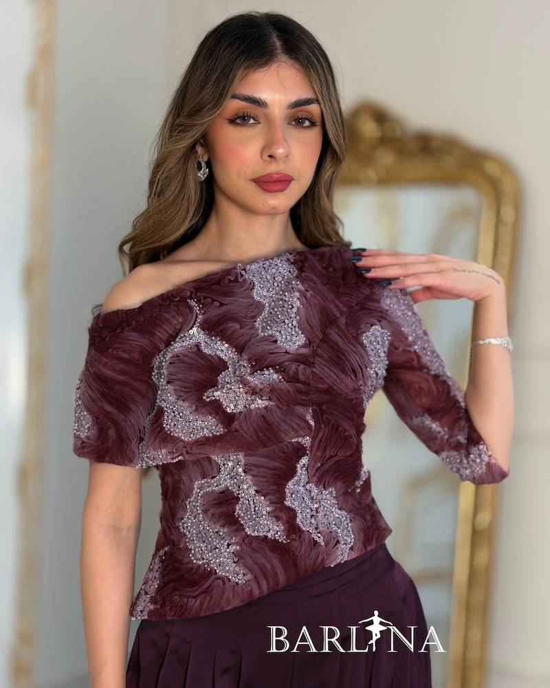 Elegant outfit with a patterned blouse and wide-leg trousers