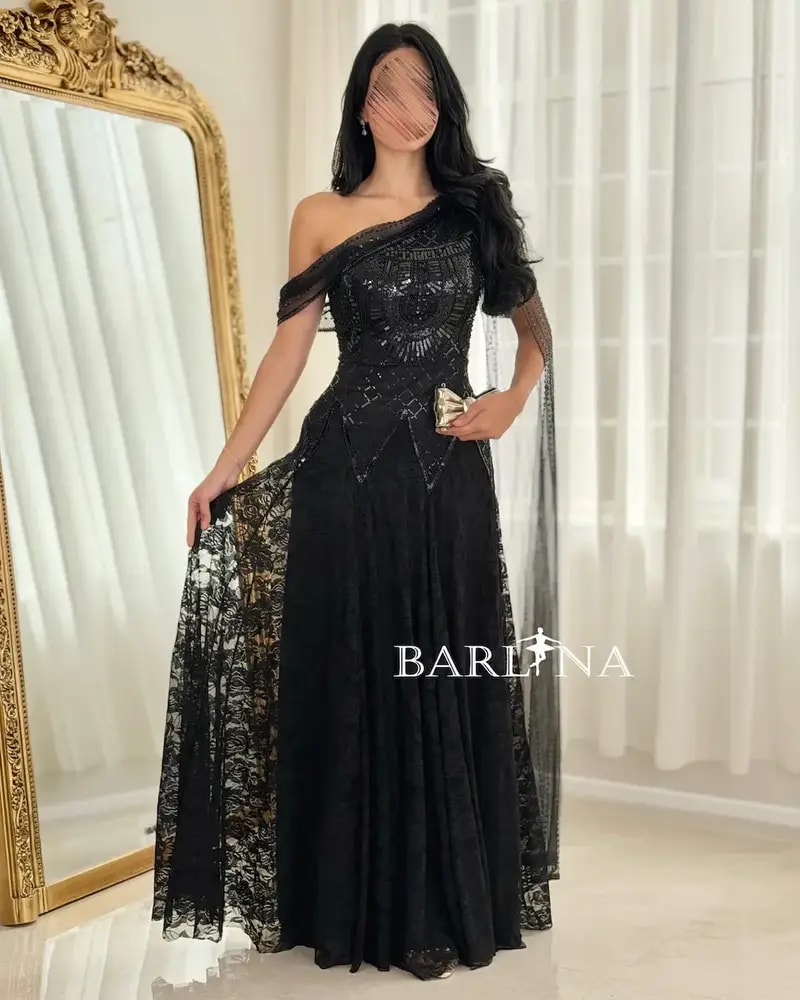 Elegant one-shoulder evening dress adorned with embroidery