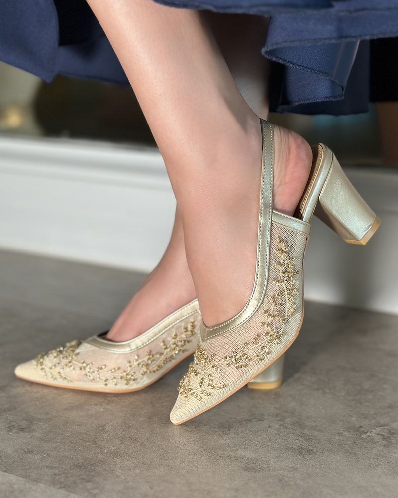 Women's heel decorated with branched beads