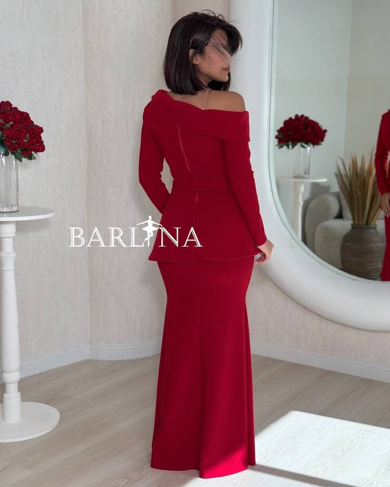 Long red dress with an elegant design and a single neckline