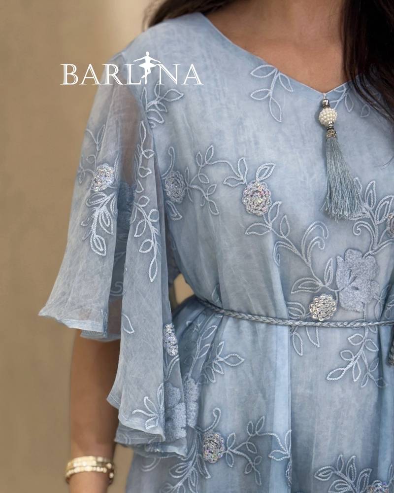 Flowy jalabiya with wide batwing sleeves