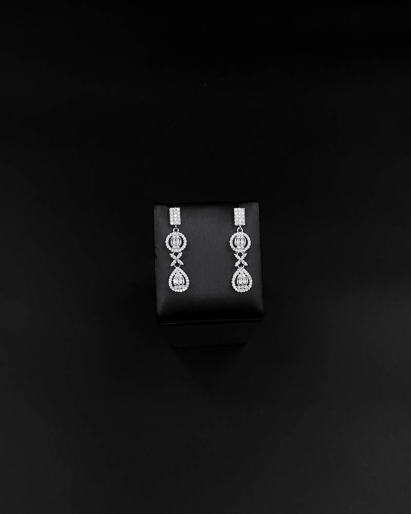 Elegant earrings with a harmonious design