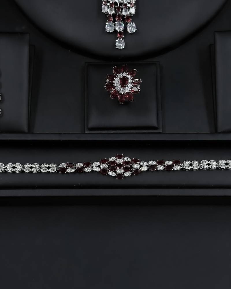 Royal accessory set with luxurious red details