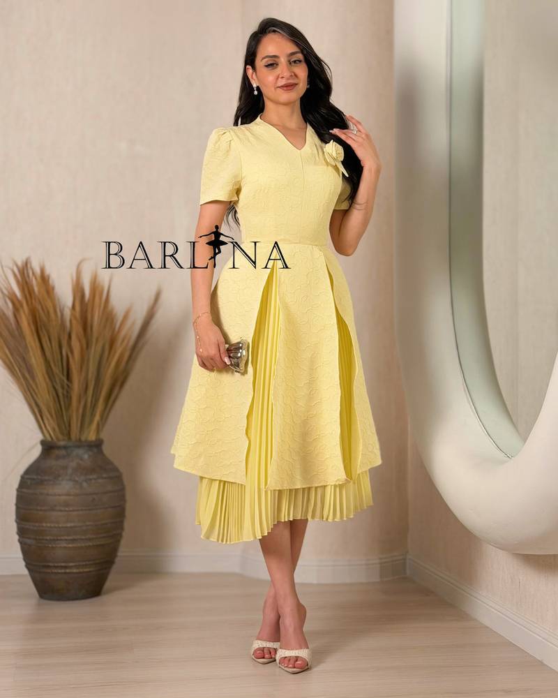 Elegant midi dress in a soft yellow color