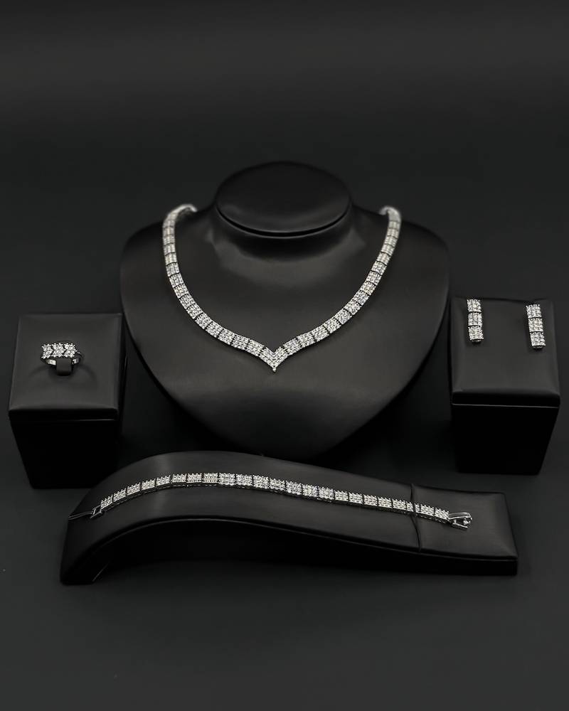 Classic design accessory set, fully studded