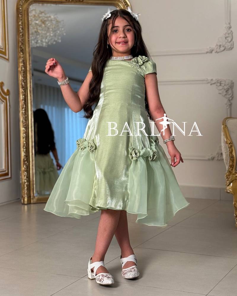 Soft girl's dress decorated with back buttons