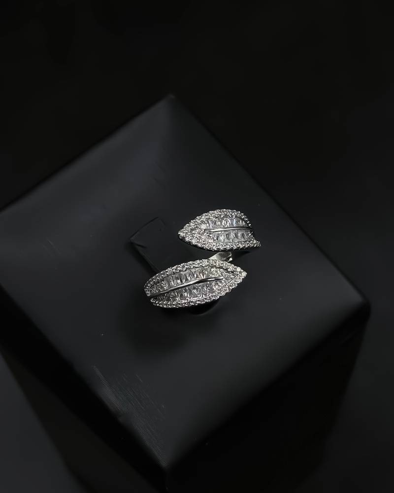 Bracelet and ring with a leaf design studded with crystals