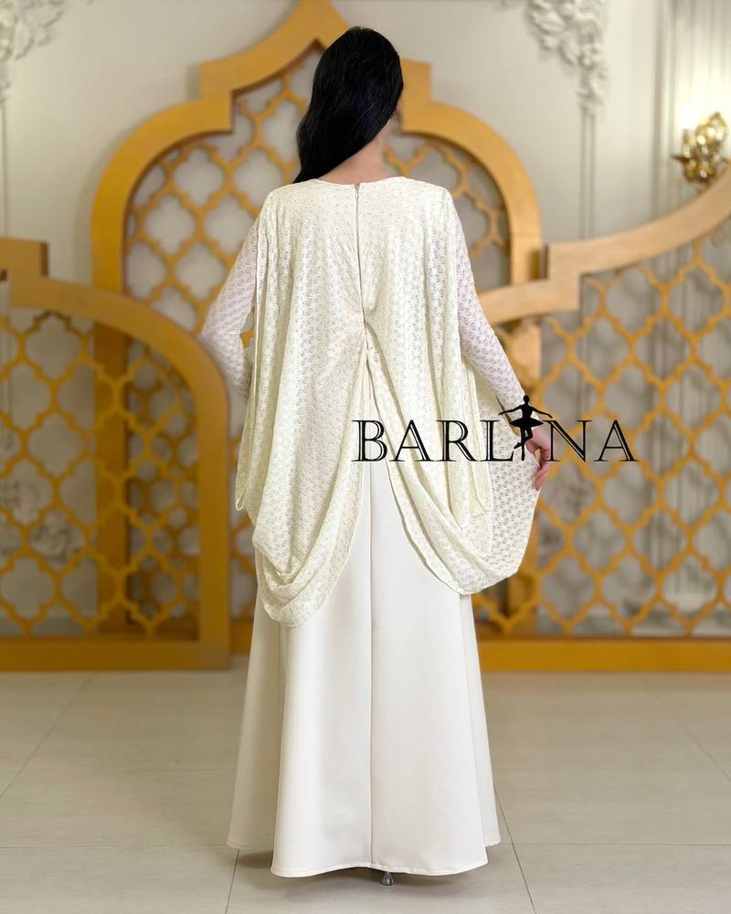 Soft off-white jalabiya with buttons and long sleeves