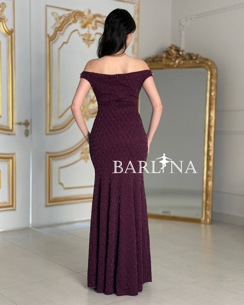 Elegant off-the-shoulder dress with shimmering gold details