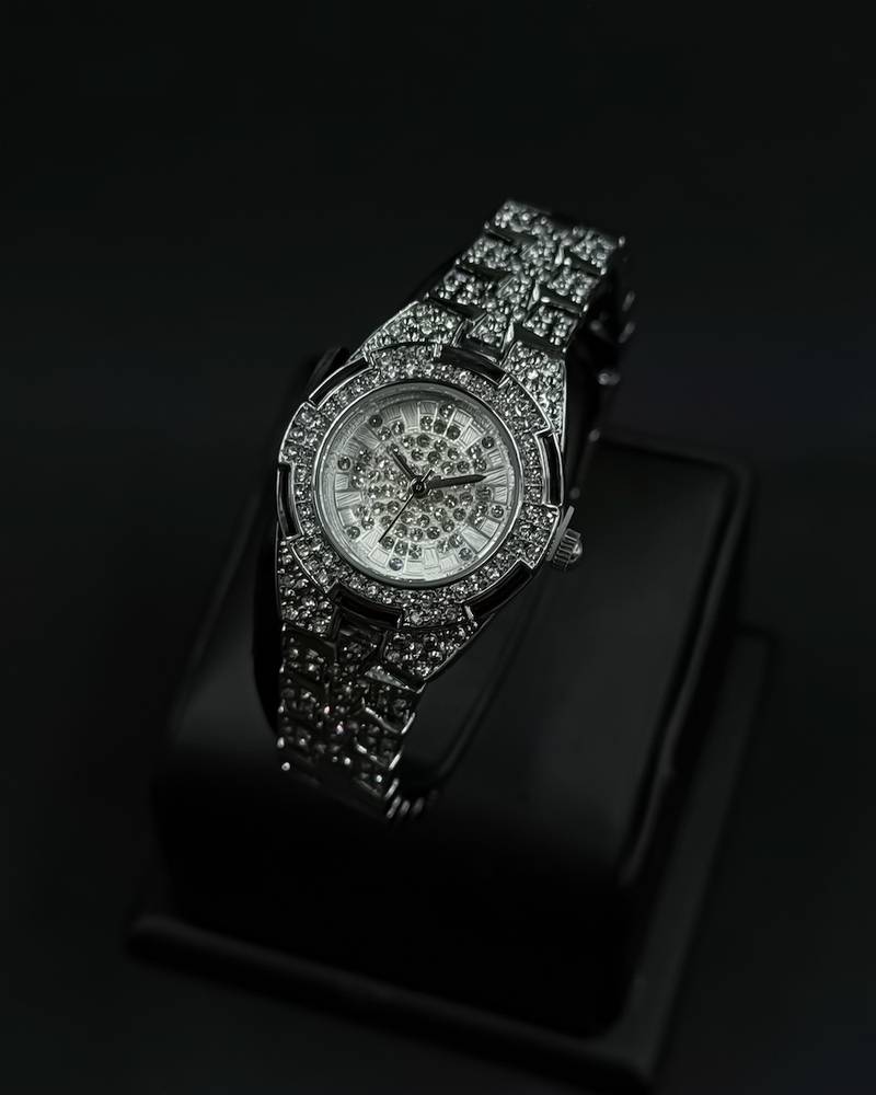 Elegant women's watch adorned with sparkling gemstones