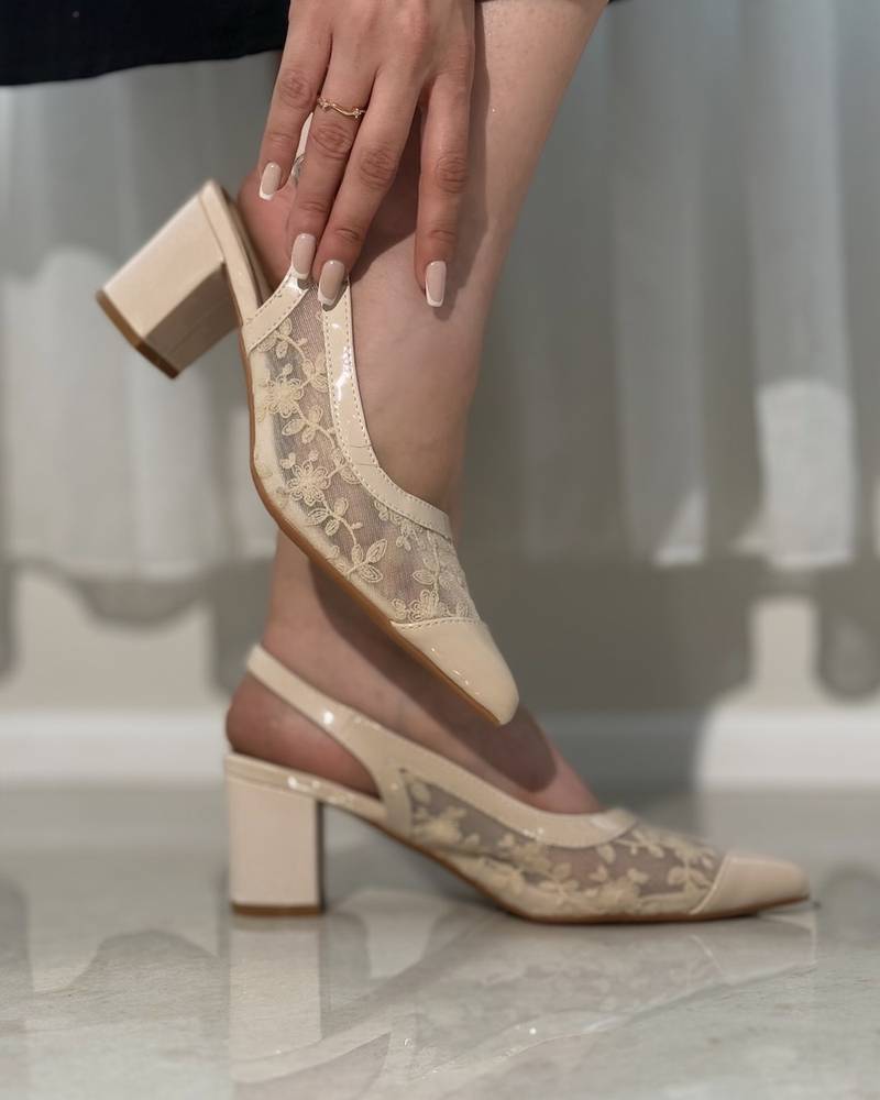 Elegant women's heels with delicate lace embroidery