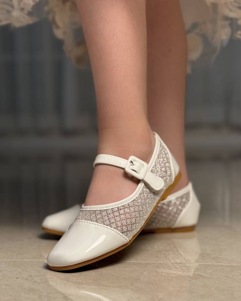 Girls' shoes with a shiny material and leather at the front