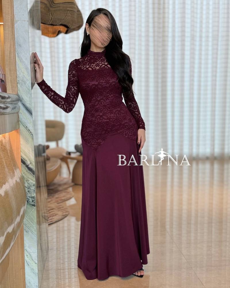 Long burgundy dress with a high lace collar