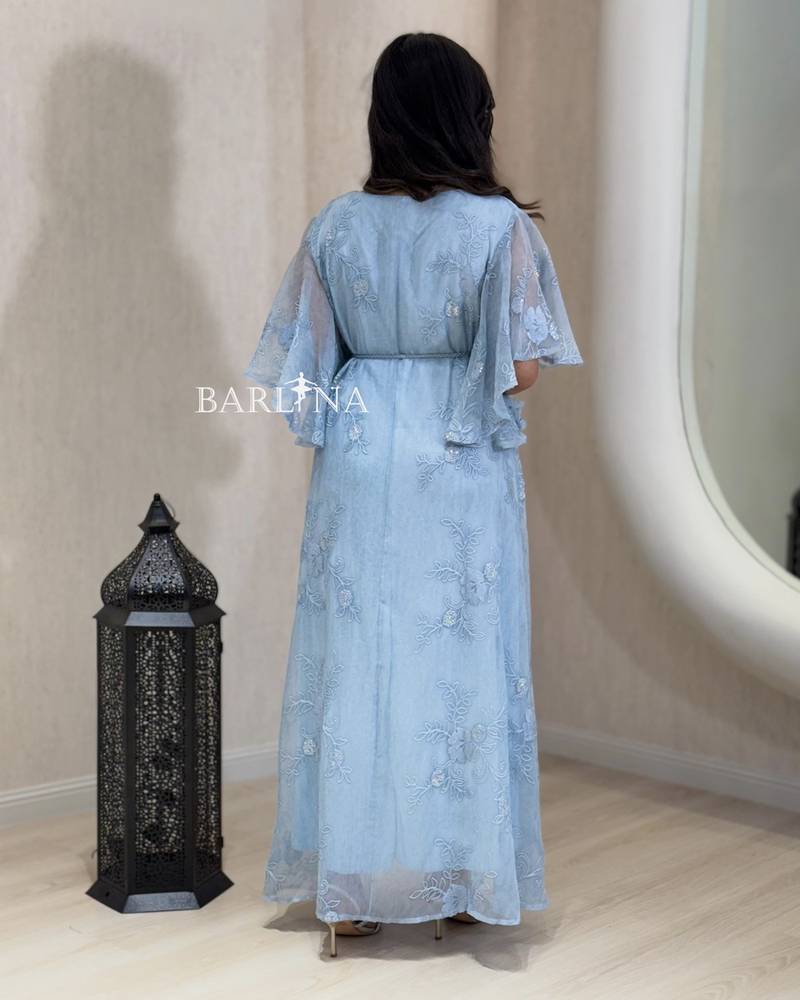 Flowy jalabiya with wide batwing sleeves