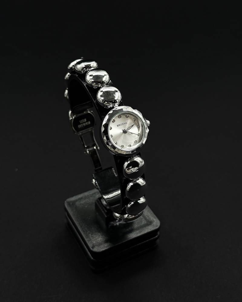 An elegant wristwatch with an oval gemstone design