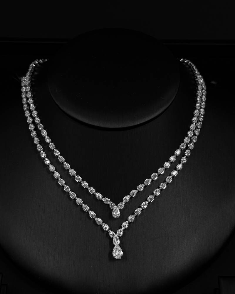 A delicate accessory set with a double knot design