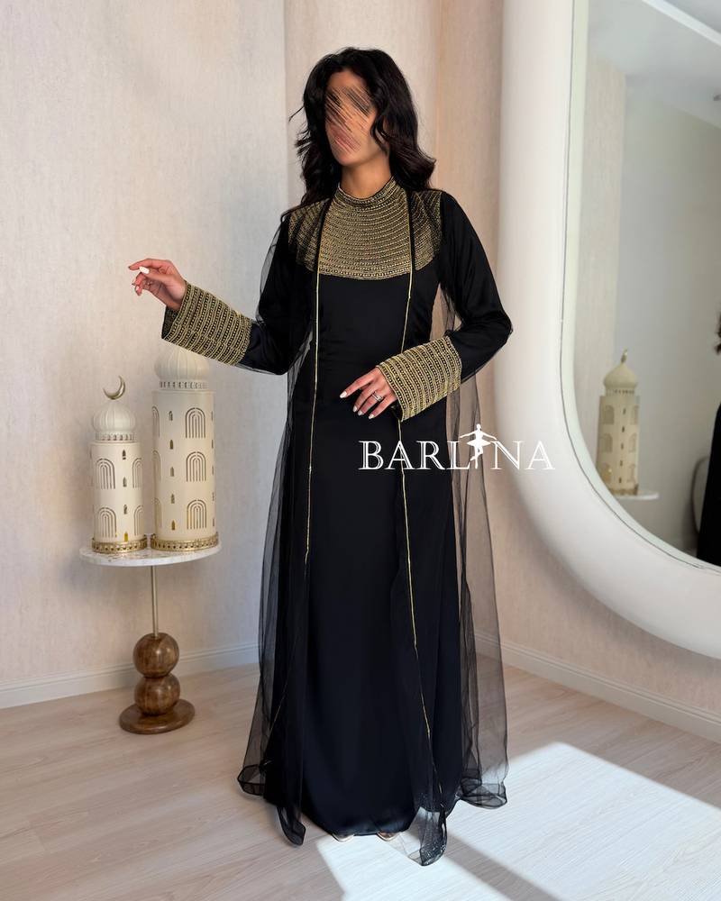 جلابية فخمة مع تطريز ذهبي كثيف
