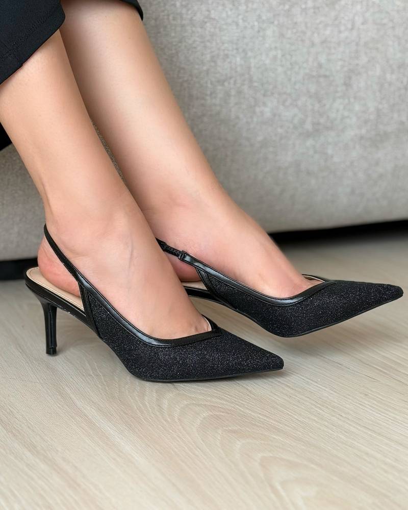 Elegant women's heels with a pointed toe and a metallic finish