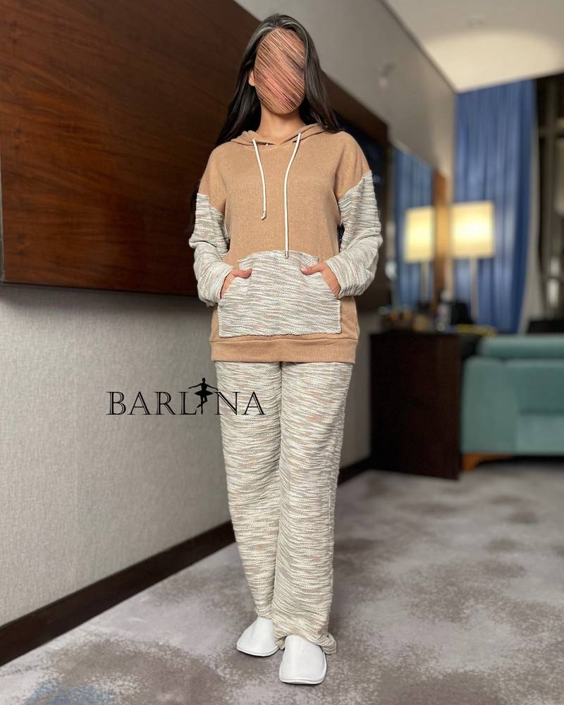 Comfortable beige set with a large front pocket