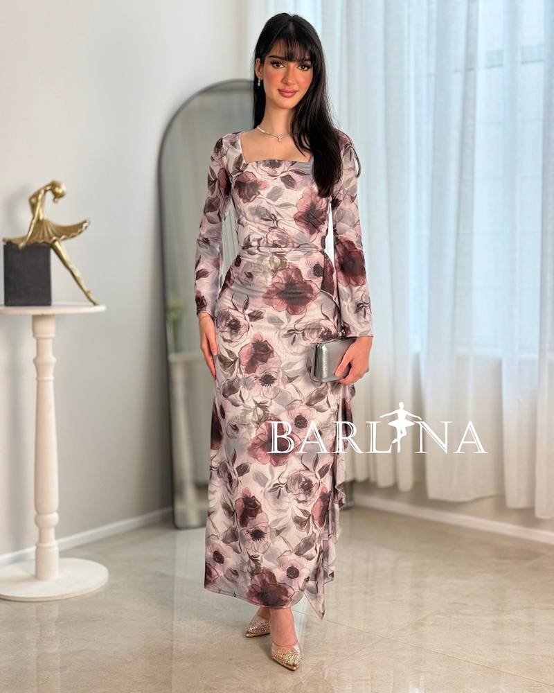 Long dress with a delicate floral print