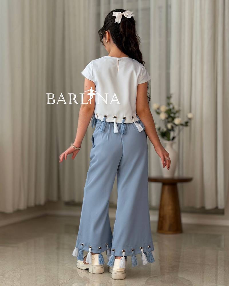 Girls’ set with a white blouse adorned with tassels