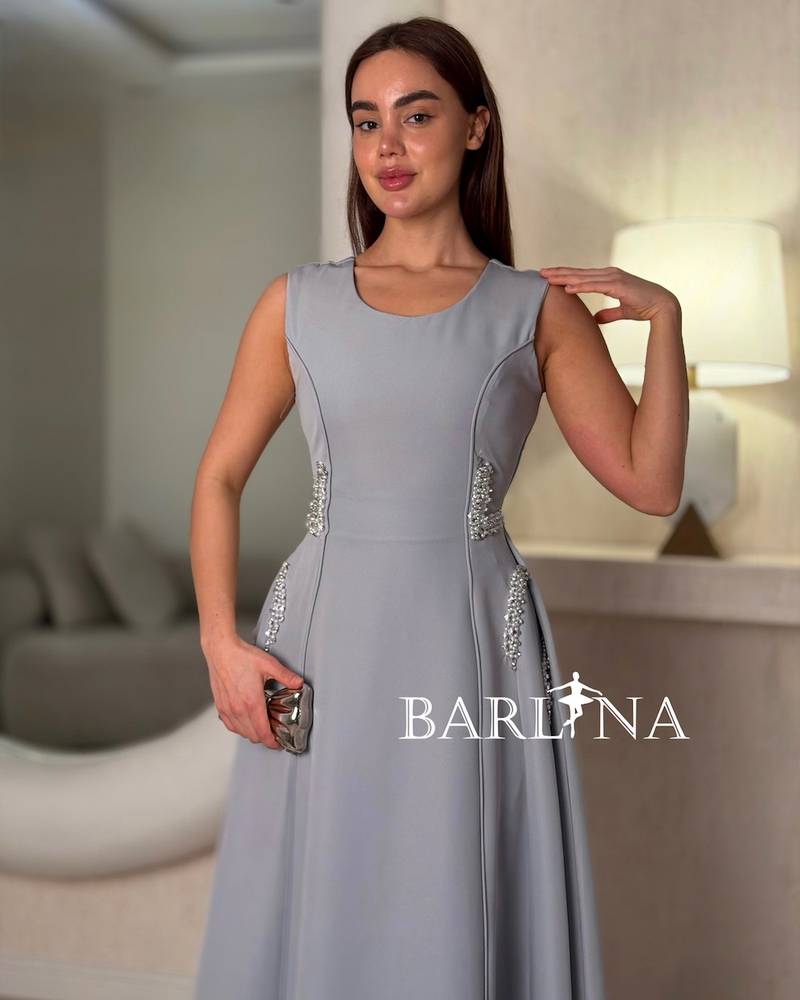Soft gray dress with a fitted cut