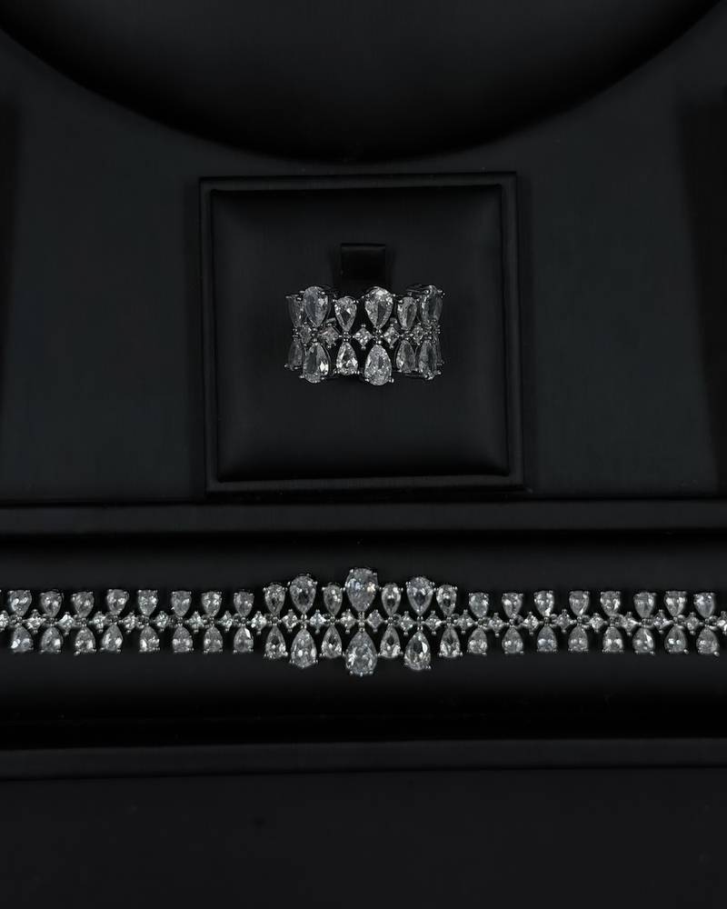 Royal evening accessory set with shimmering drops