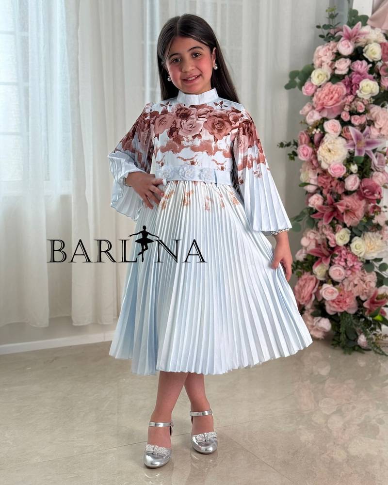 Girls' dress with a floral print and full pleats