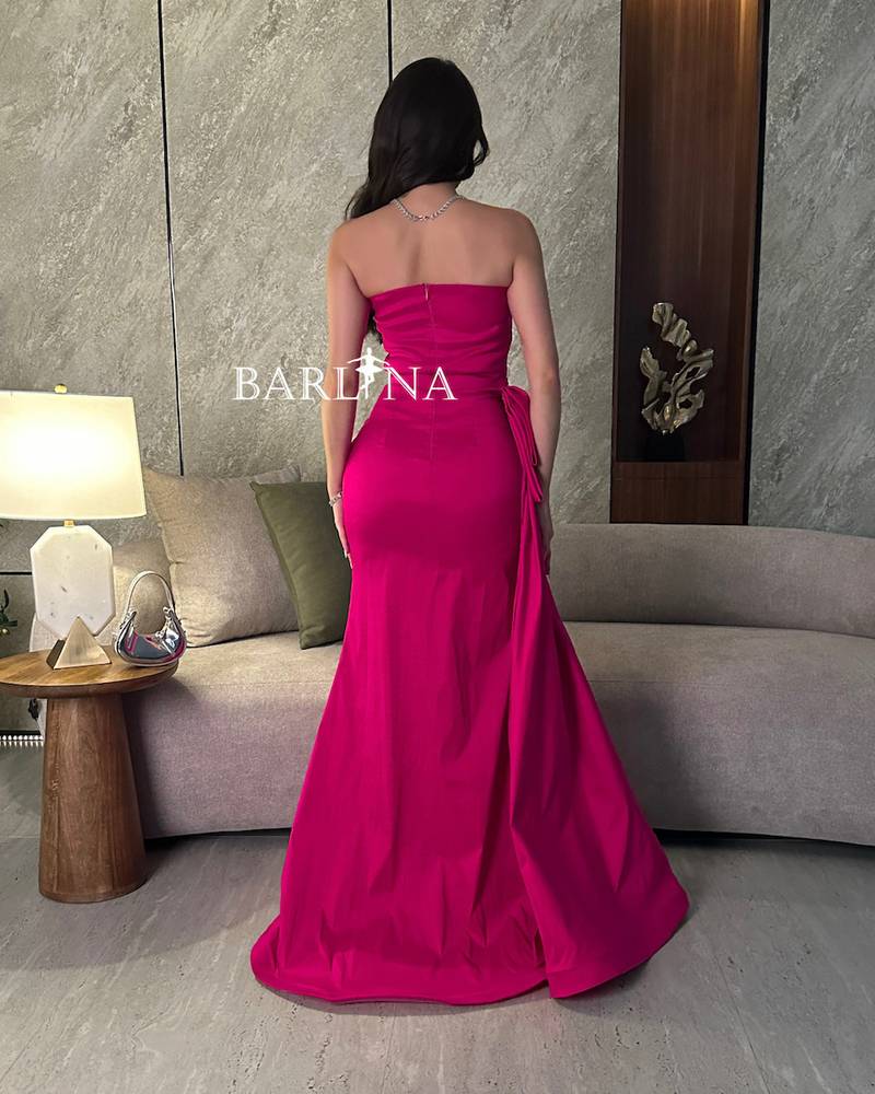 Sleeveless fuchsia evening dress with side train