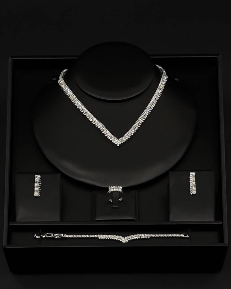 An accessory set with an elegant design and smooth lines.