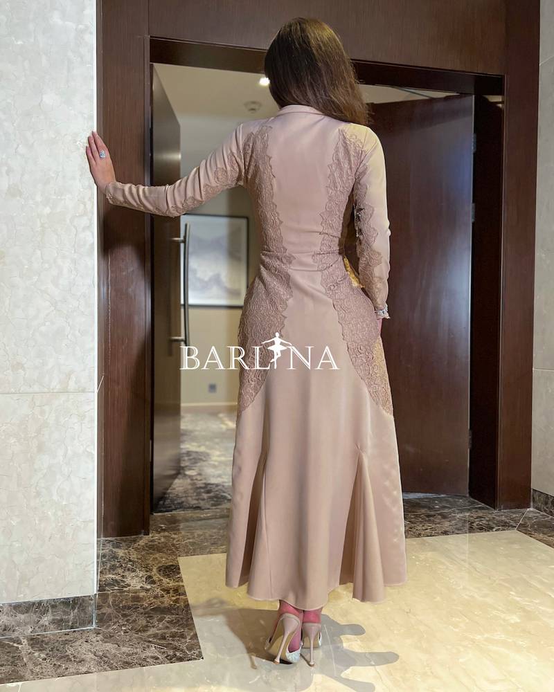 Beige dress with elegant side embroidery