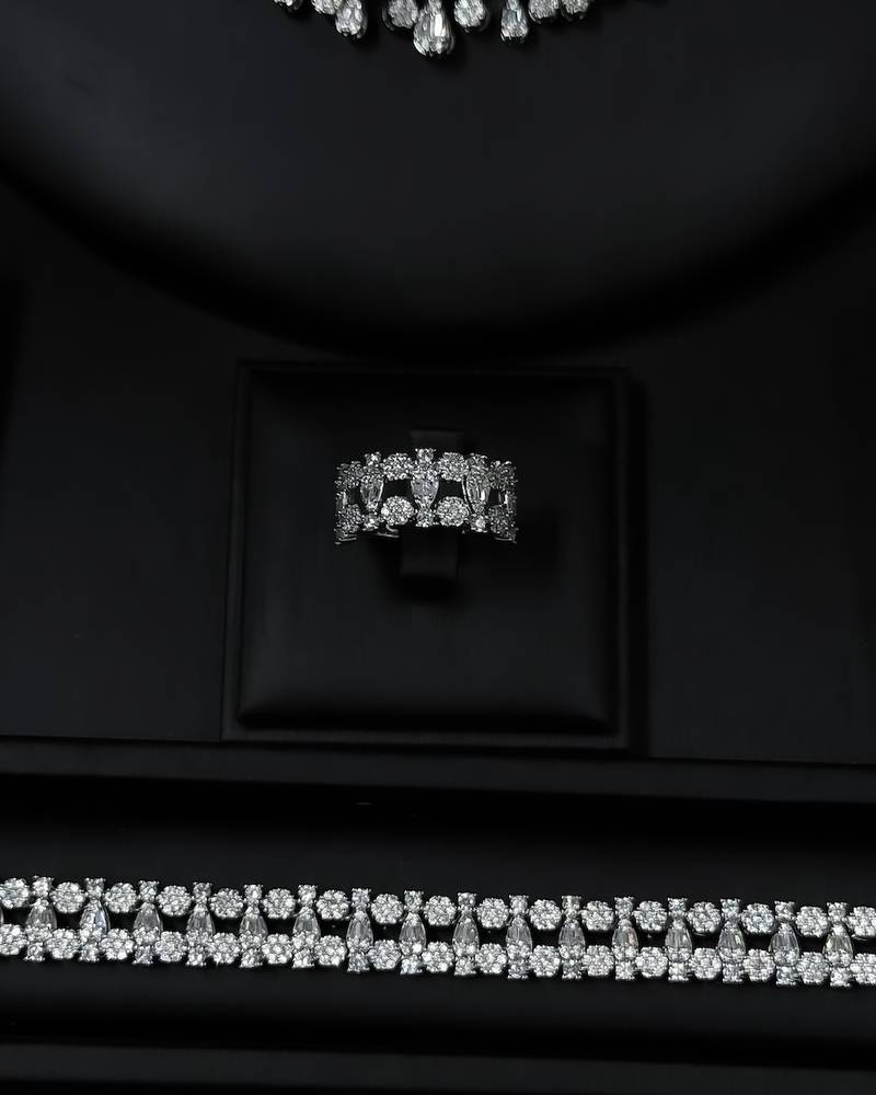 Sparkling waterfall design accessory set