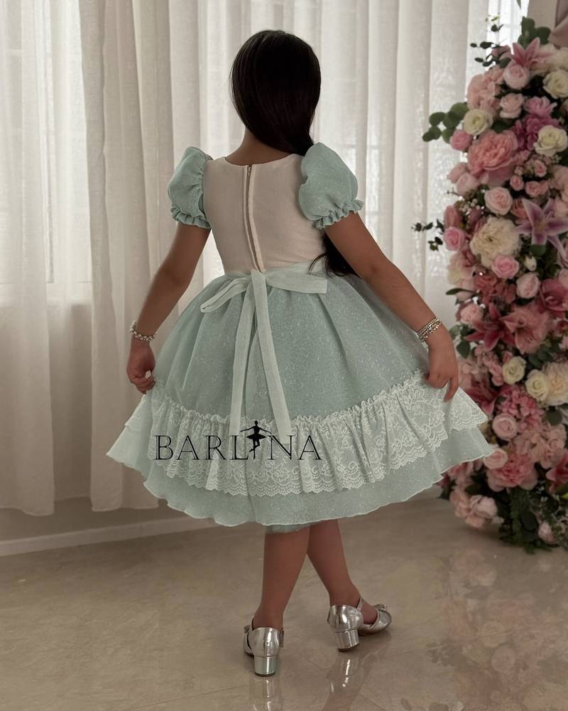 Tiffany-style girls' dress, fluffy and with puffy sleeves
