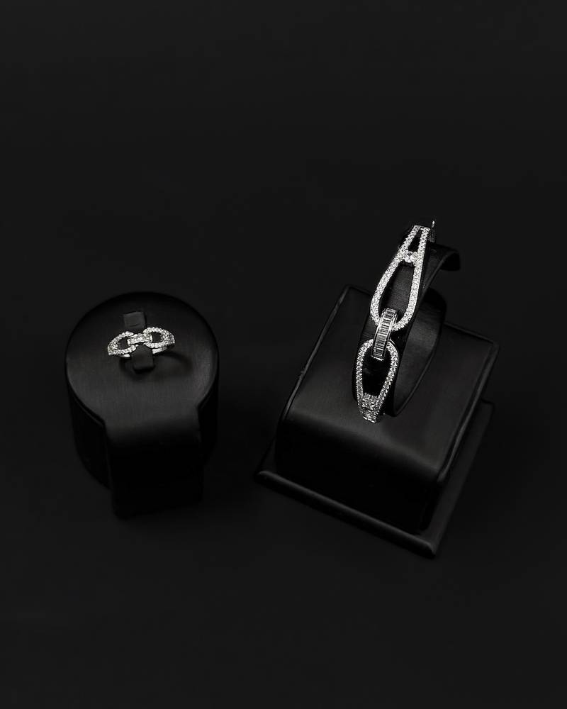 Bracelet and ring with a connected links design